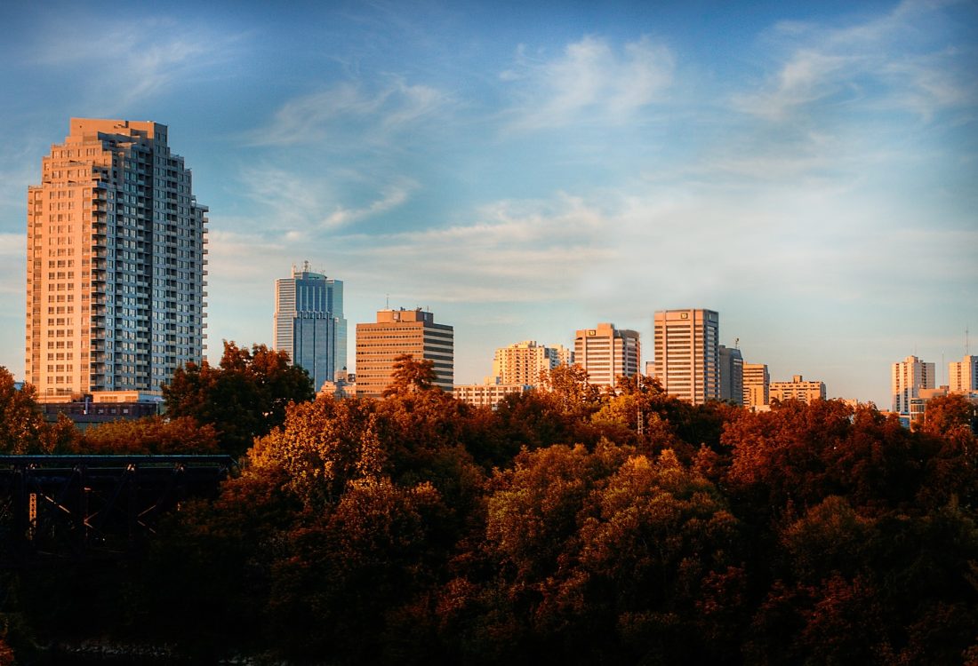 apartment-buildings-828922_1920