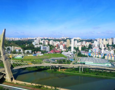 A ponte estaiada Octávio Frias de Oliveira, sobre o Rio Pinheiros, na Zona Sul de São Paulo.