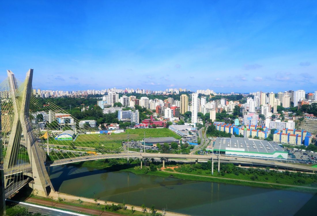 A ponte estaiada Octávio Frias de Oliveira, sobre o Rio Pinheiros, na Zona Sul de São Paulo.