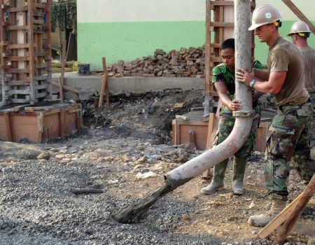 working-1025325_1280